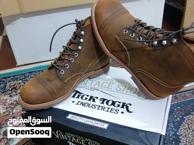 بوت للبيع قياس 42