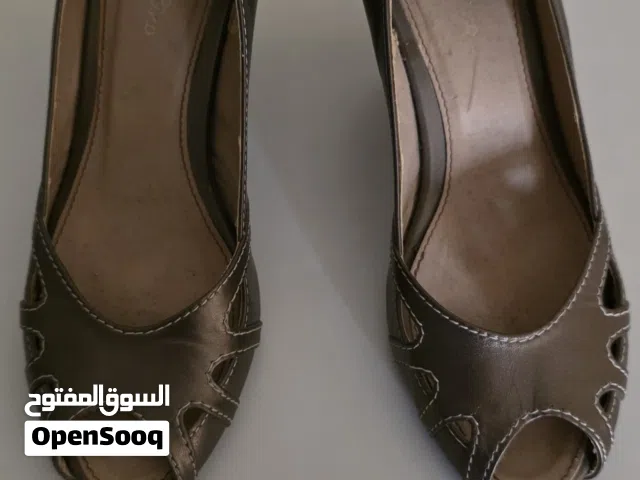 حذاء بناتي سبور قياس 36 للبيع