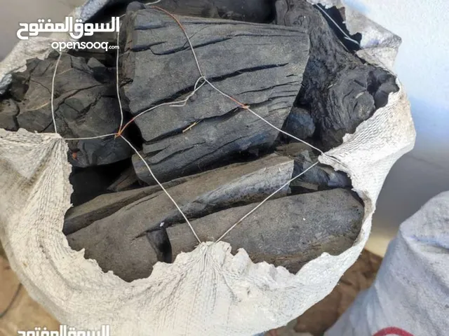 4 شكاير فحم حاجة صح ويوجد كمية حطب للبيع للطلب الإتصال بالرقم