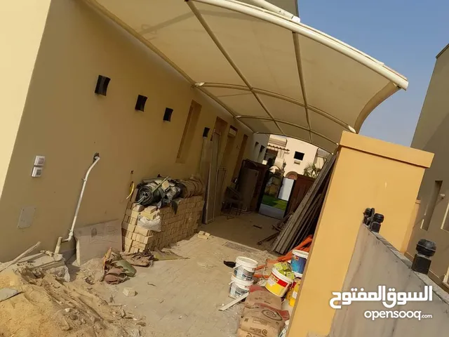 حداد كريتال وبشتغل ديكورات
