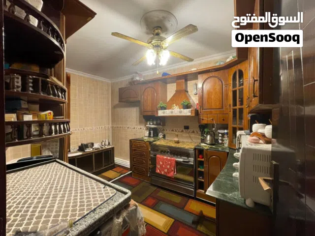 شقة للبيع في المقطم بجوار مسجد مستوره وقريبة من الكورنيش الجديد
