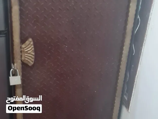 دولاب او خزنه حديد جافي خالي من الذحل  الطول 70 سنتم عرض 70 سنتم ارت 130 سنتم    السعر ستين الف ريال
