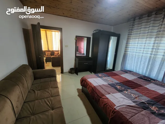 شقة روف مفروش من المالك بموقع مميز وقريب من الخدمات واثاث ممتاز