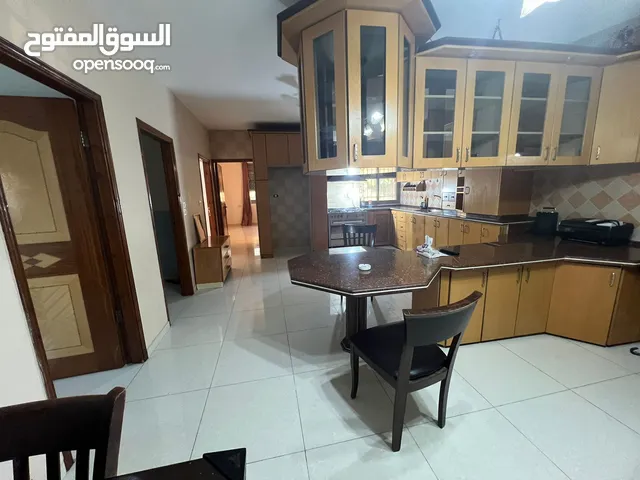 150 m2 3 Bedrooms Apartments for Rent in Ramallah and Al-Bireh Ein Musbah