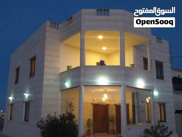 منزل طابقين تشطيب سوبر ديلوكس امريكي في لواء الشوبك