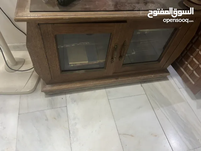 ميز تلفزيون خشب نظيف جدا