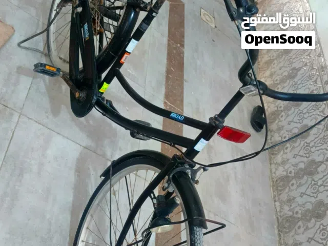 بايسكل معروض لون اسود نضيف بي زلوغ قليله