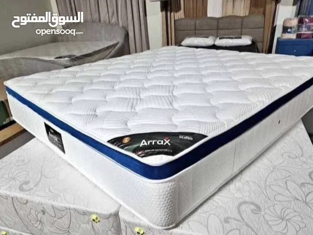 Selling brand new king size sipring mattress with topped pillow faom