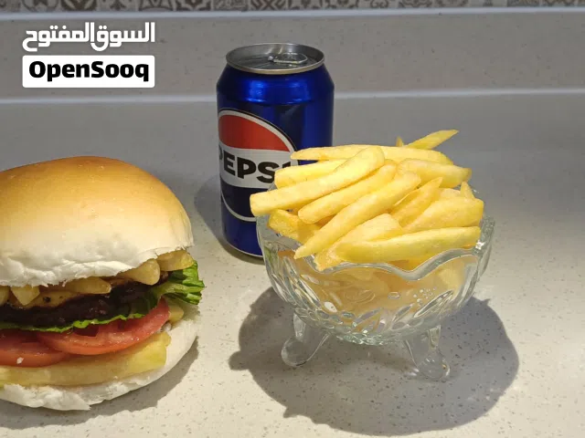 وجبة برگر دجاج وبيبسي