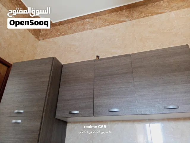 دولاب مطبخ نظيف