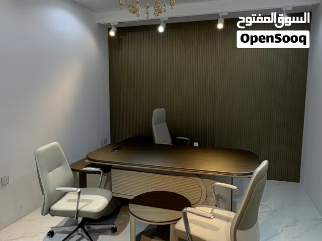 مكتب جميل وفخم