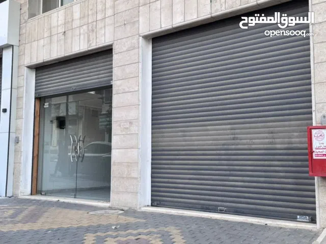 للبيع – مخازن بموقع تجاري مميز