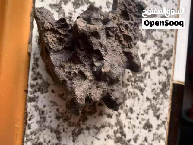 احجار كريمة للبيع