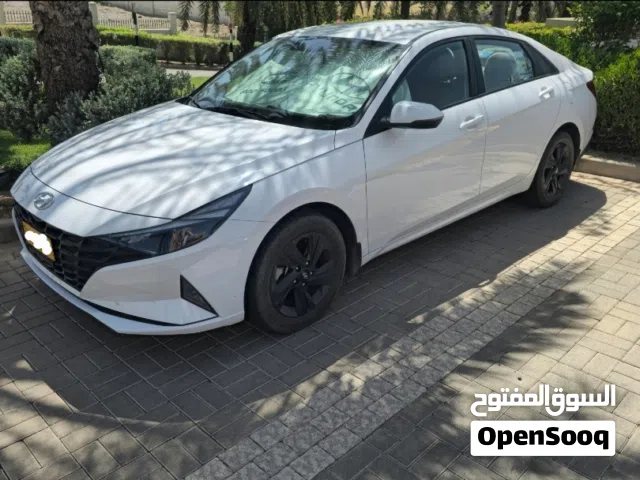 2022 هيونداي النترا Standard
