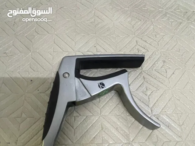 جيتار ياماها مع سماعه وحامل وكابو (شبه جديد) Yamaha guitar with cube amp, stand and capo (almost n