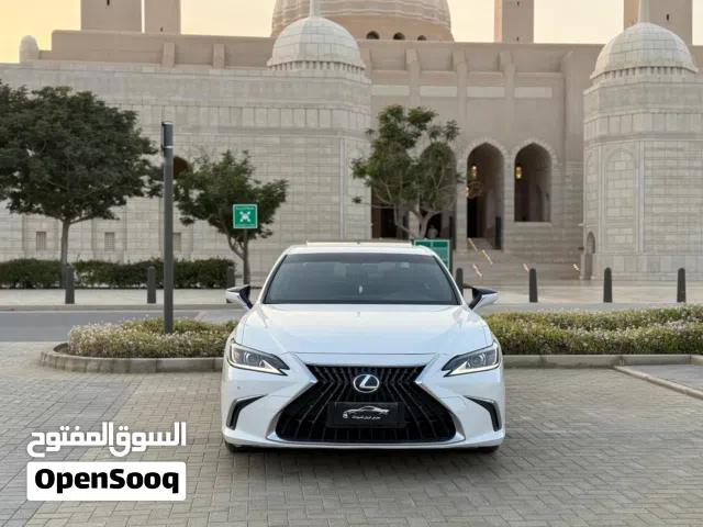 2021 لكزس ES ES 300