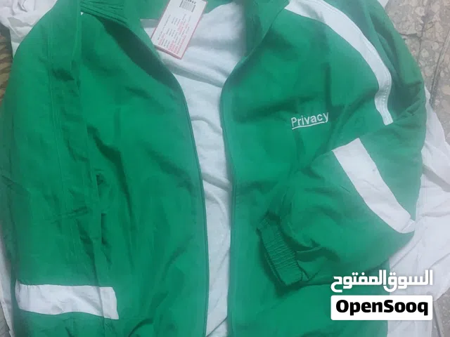 بدلة رياضيه  قياس ميديوم  وواقيات  ساق