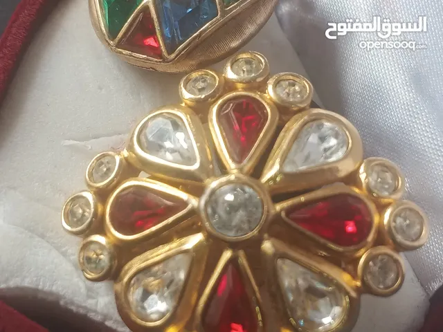 كما بصور تعليقات سناسيل واحجار كريمه للبيع كامل او بالقطعه