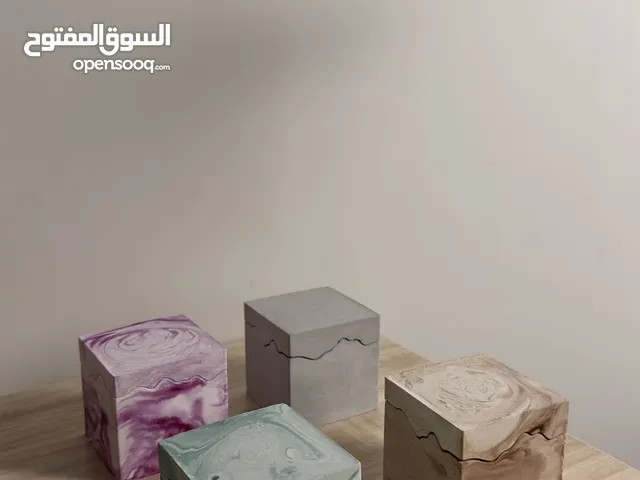 علبة تخزين بطابع مميز وألوان مختلفه