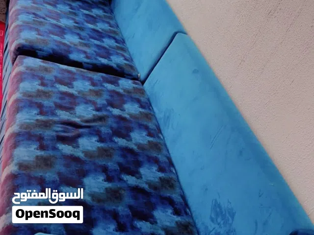 صالون 3:2 بحالة جيدة ودولاب بدون اي عيوب