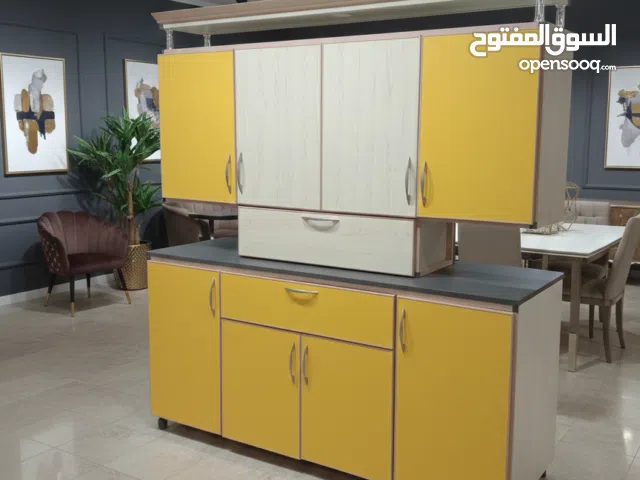 مطبخ ألوميتال عملي جداً وشكله يخطف العين بفضل إضاءة السبوتات اللي بتميزه جددي مطبخك بلمسة فنية انيقة