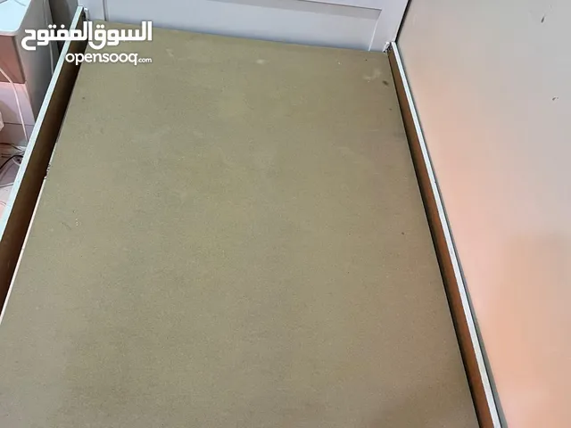 سرير لشخص واحد للبيع ب 15 دينار