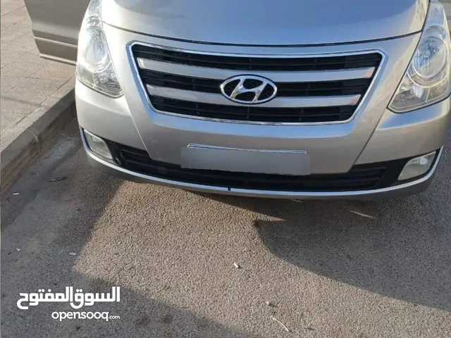 باص هيونداي H1 بنزين 8ركاب موديل 2017 للبيع