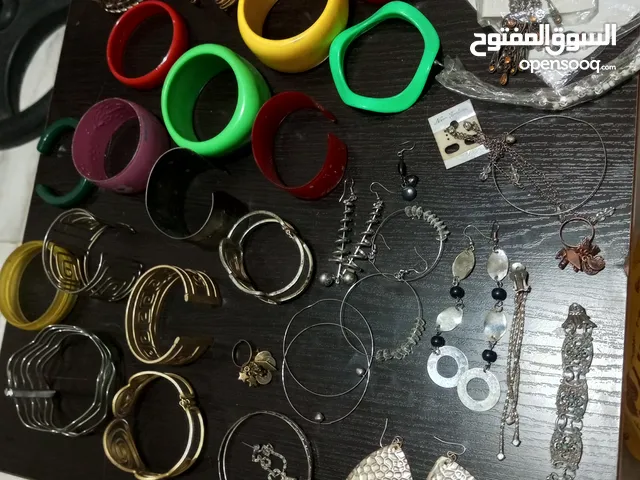 اساور وحلق مجموعه للبيع
