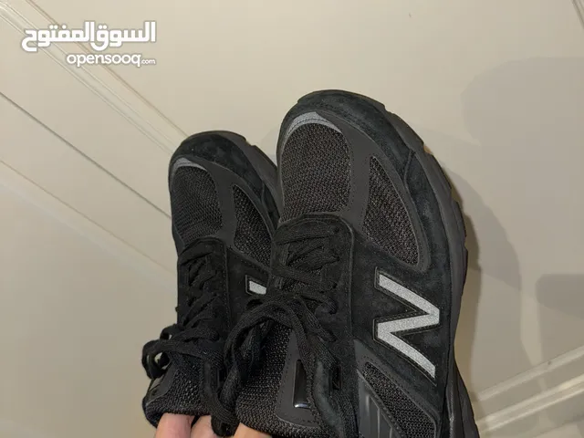 Used in very good condition and very soft size 43