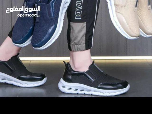 جزمات. عليها تخفيض