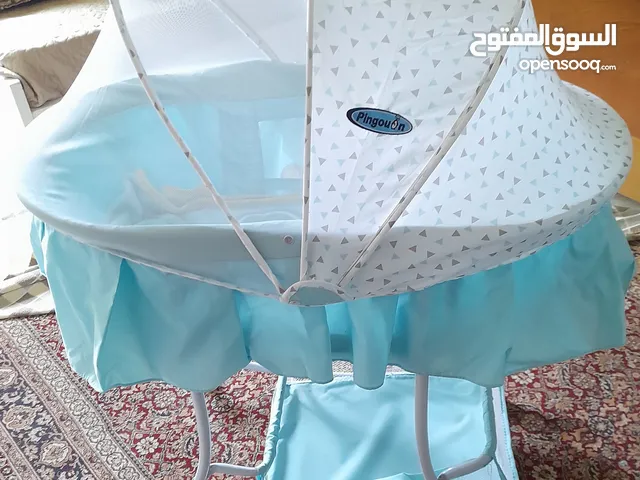 سرير اطفال نوعية penguin تابث و هزاز بنفس الوقت معه ناموسية و غطاء معه سلة اغراض بيبي