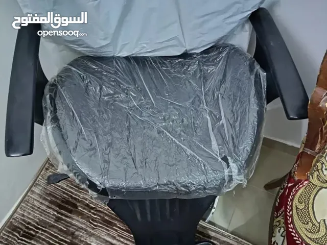 كرسي وطاقية استعمال مرة واحدة فقط