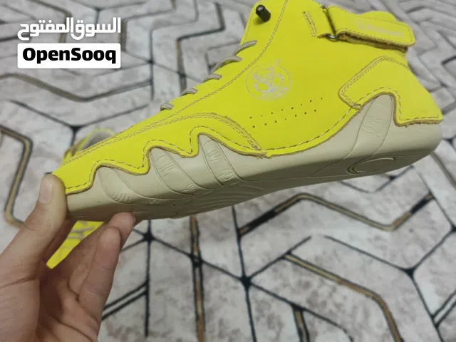 حذاء رياضي من ماركت  Flyland المعروفه  حذاء  مميز