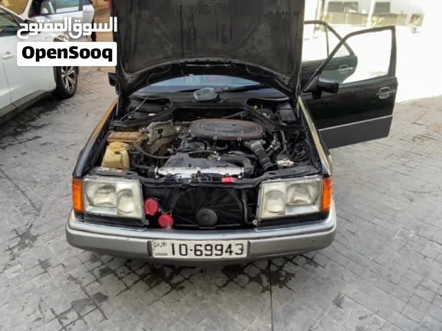 1990 مرسيدس بنز الفئة-E E 200