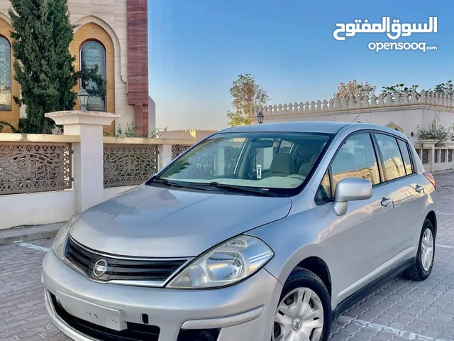 تيدا 2012 فضي هاتشباك   Tida 2012 Silver Hatchback