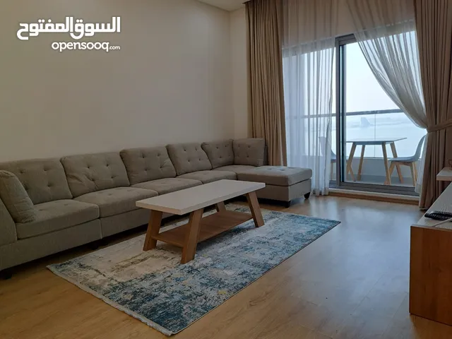 شقه في الجفير غرفه ماستر و حمام ضيوف صاله مطبخ مفروشه و مؤجره سنوي 300دينار إستثماري سكني