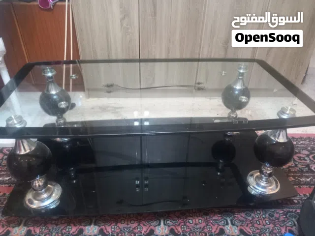 طاوله وسط و اثنين صغار زجاج لللبيع