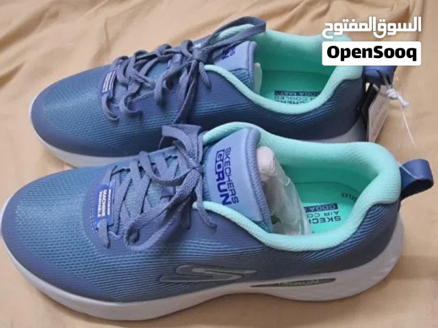 SKETCHERS SIZE 39