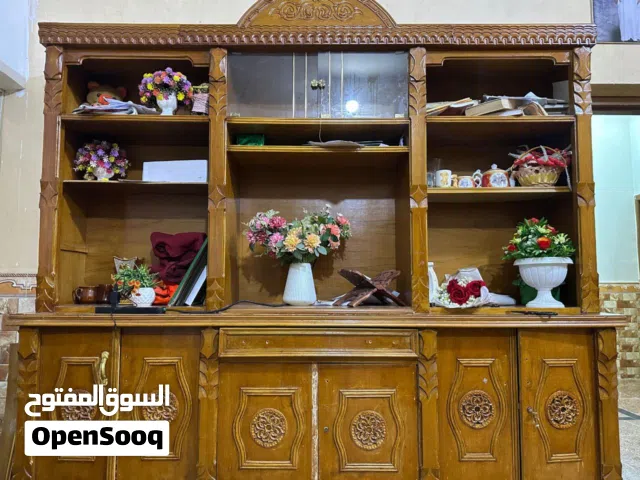 معرض شبه جديد  خشب صاج قوي قطعتين منفصلات يستعمل بوفيه ومعرض مال كتب يتكسر بيبانه كلهن زينات ويشيل