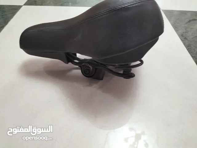 مقاعد عدد 2 + خوذة للدراجة 2 seats + bike helmet