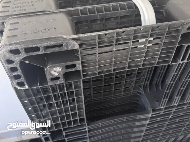 باليتات نوعيه وجوده ممتازه شبه جديد متوفر اربع قطع مقاس 1300*110*120MM