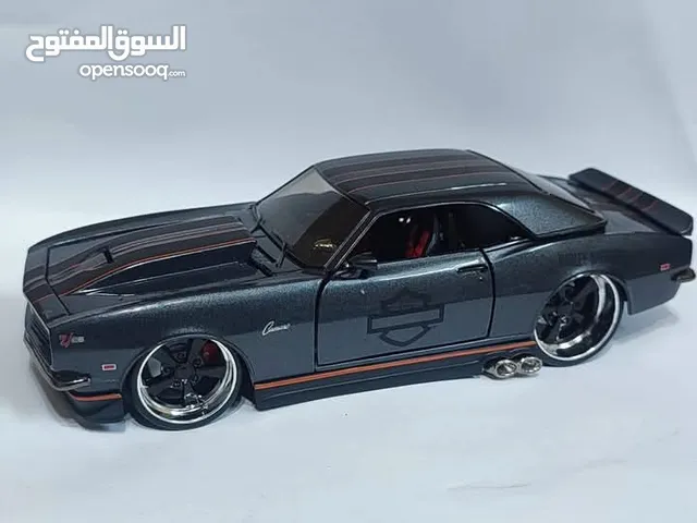 مجسم كمارو z28 كلاسيك 1968 حديد قياس 1/24 بتفتح كل الابواب وكاله . 40دينار