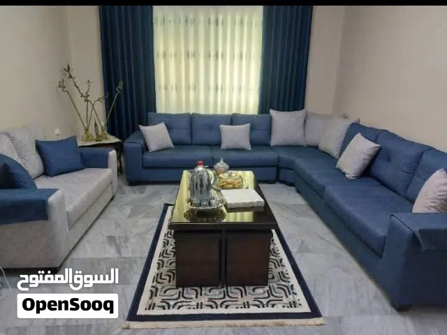 كورنر وتوابعه وطاولة وسط بحالة الجديد