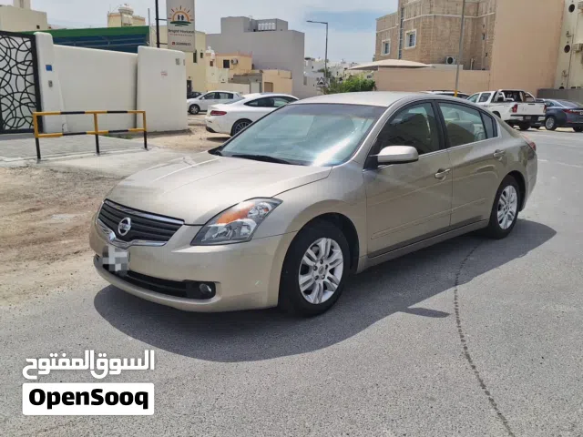 2009 نيسان التيما Standard