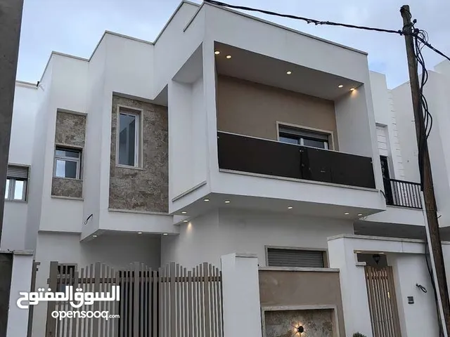 330 m2 5 Bedrooms Villa for Sale in Tripoli Al-Serraj