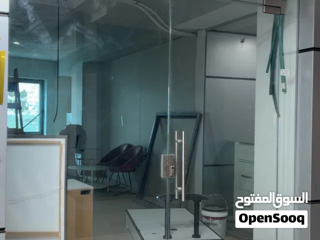 محلات تجاريه في الطابق الثاني