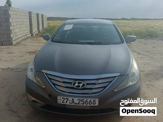 سوناتا وارد امريكي موديل 2011 نضيفه وحلوه نصبتها حلوه حادثها طرف البنيد والجاملغ الايمن الخلفي