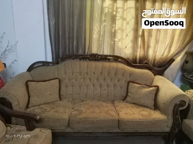 طقمين كنب مع بوفيه مستعمل بحاله الوكالة