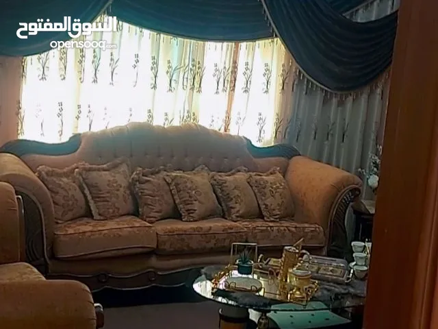 طقم كنب وبرداي مستعمل جديد نظيف استعمال قليل في مجال في سعر ...................................