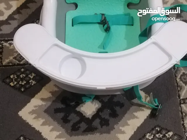 كرسي طعام وسرير استحمام